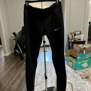 Black Nike running leggings